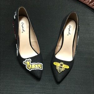 New Qupid Black Pop Art Denim Pumps Size 6.5